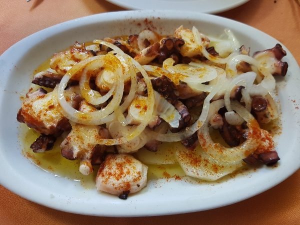 Pulpo en Mesón Pulpeira "Pirri", Bentanzos